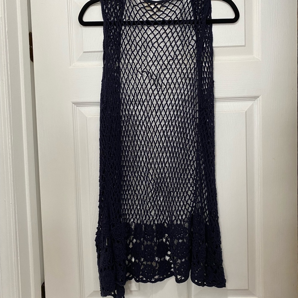 Navy sleeveless macrame open shirt